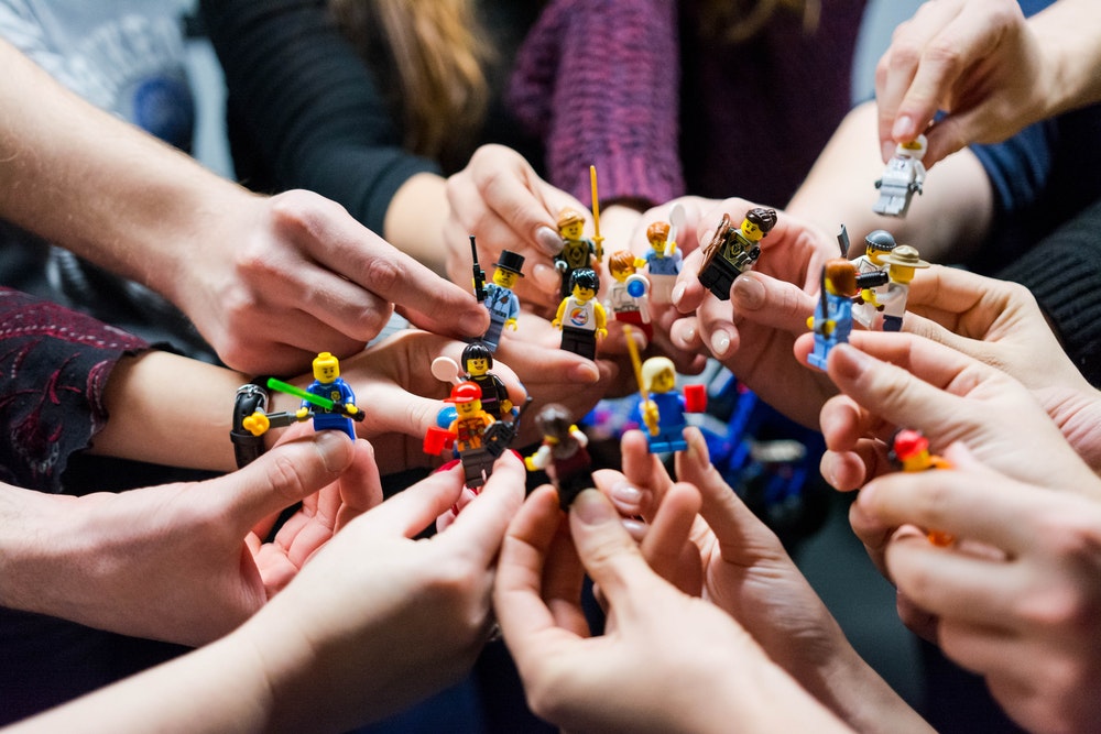 1590596417-lego-people-team.jpg